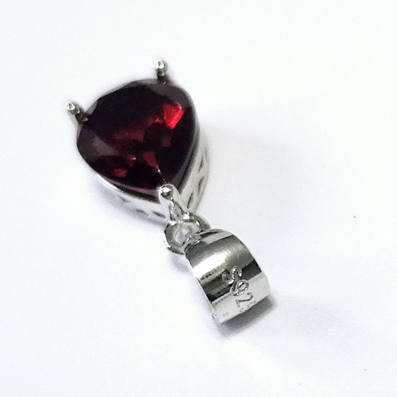 1.75 ct Garnet Silver Drop Pendant - Picture 6 of 8